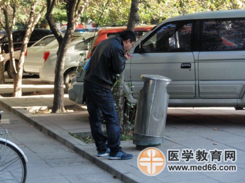 距離執(zhí)業(yè)藥師考點路途遙遠，沒有來得及吃早飯的考生