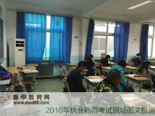 考試即將考試，考生們抓緊時間沖刺復(fù)習(xí)