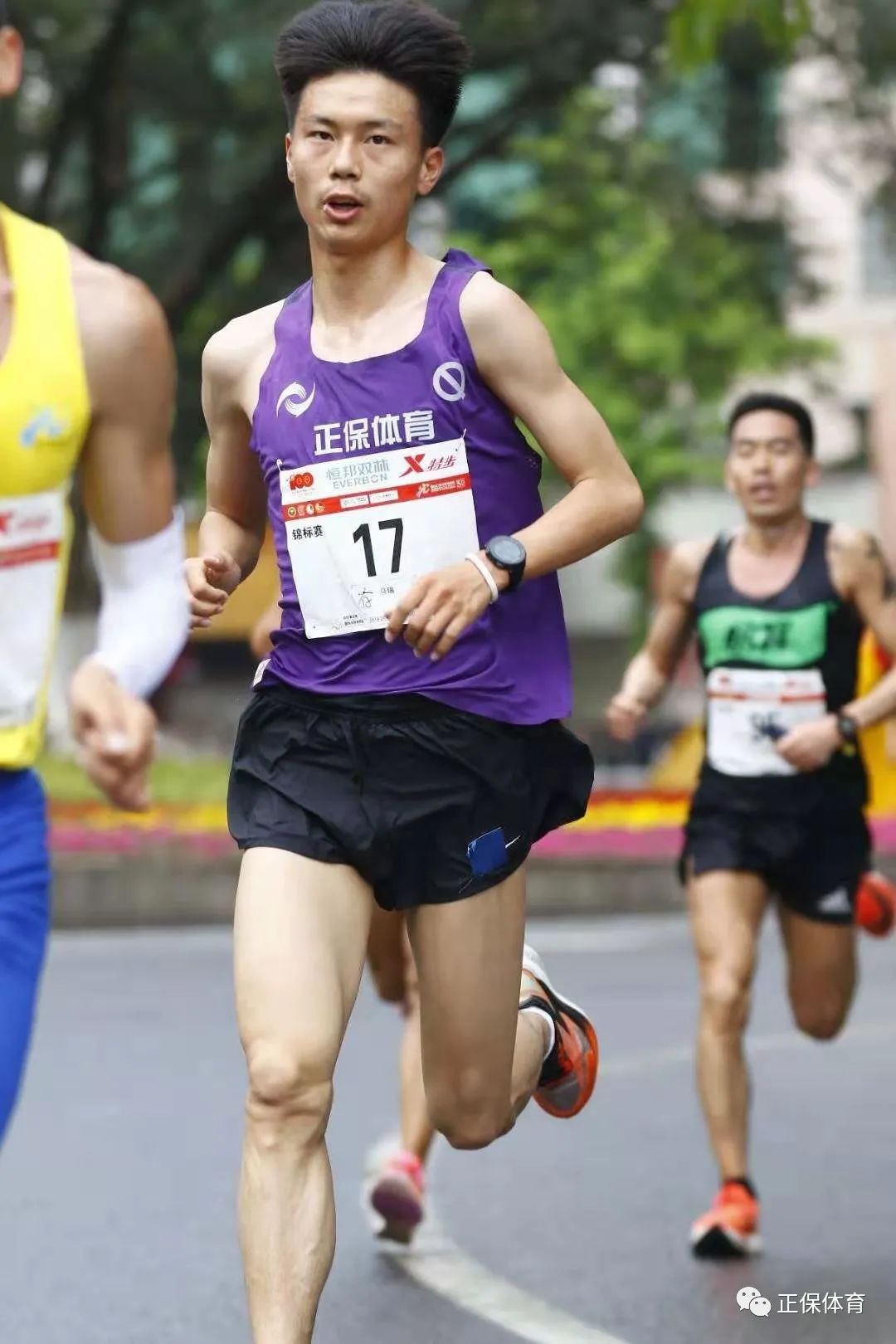 其中，馬瑞跑到了1小時(shí)06分05秒，將個(gè)人最好成績(jī)提高了4分鐘。